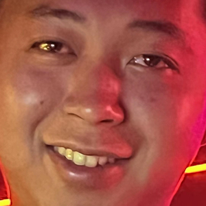 帅小伙自慰出精
